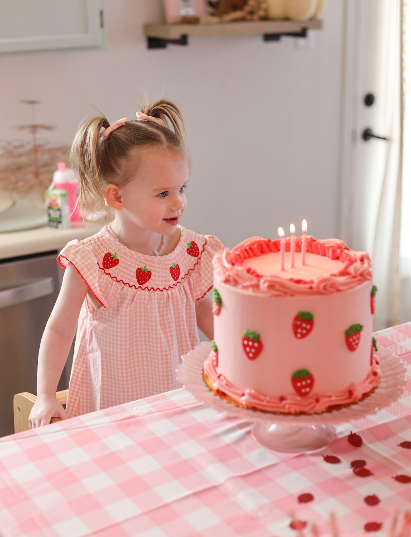 Gift Barbie Theme Strawberry Cake- FNP